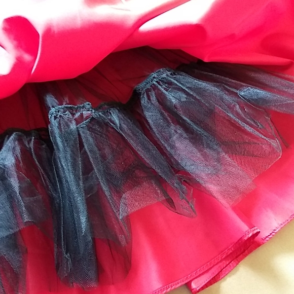 Red and Black Party Dress - Picture 4 of 6